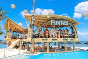Finns-Beach-Club-300x200 5 Beach Club Terbesar di Indonesia untuk Liburan Tak Terlupakan